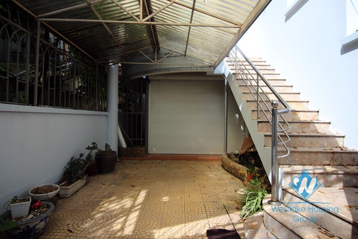 Large 4 bedrooms villa for rent in Tay Ho district